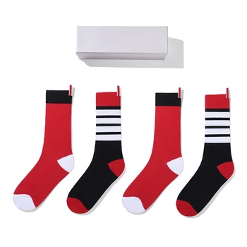TB THOM pánske Ponožky kórejský Módnej Značky Zábavné Ponožky Pruhované 4-Bar Kontrast, Farba Červená Ponožka Harajuku Kawaii Sockiings Ins 3 Páry