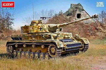 Akadémia 13528 mierke 1/35 Panzer IV Ausf. H (Neskoro)/J Tank model auta